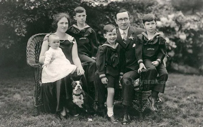 برتی سی فوربس به همراه همسر و فرزندانش