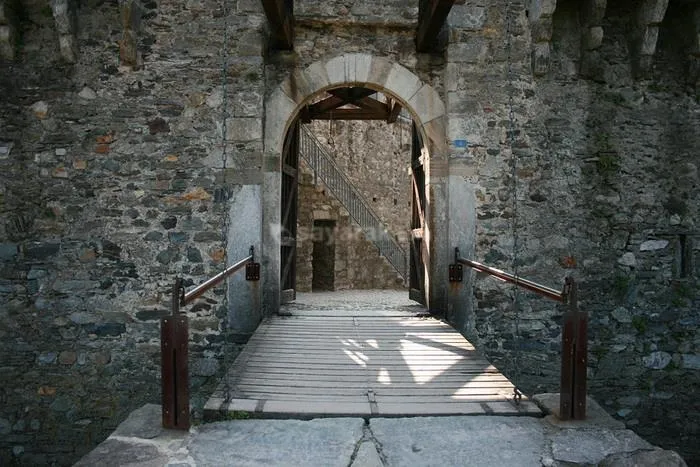 دروازه Castello di Montebello در سوئیس