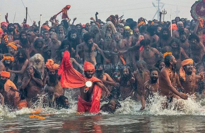 هندوها بر این باورند که غسل ​​در گنگ گناهان انسان را پاک می کند