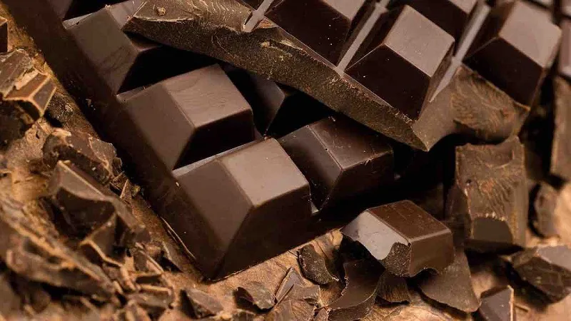 چرا شکلات تیره برای مردان مفید است