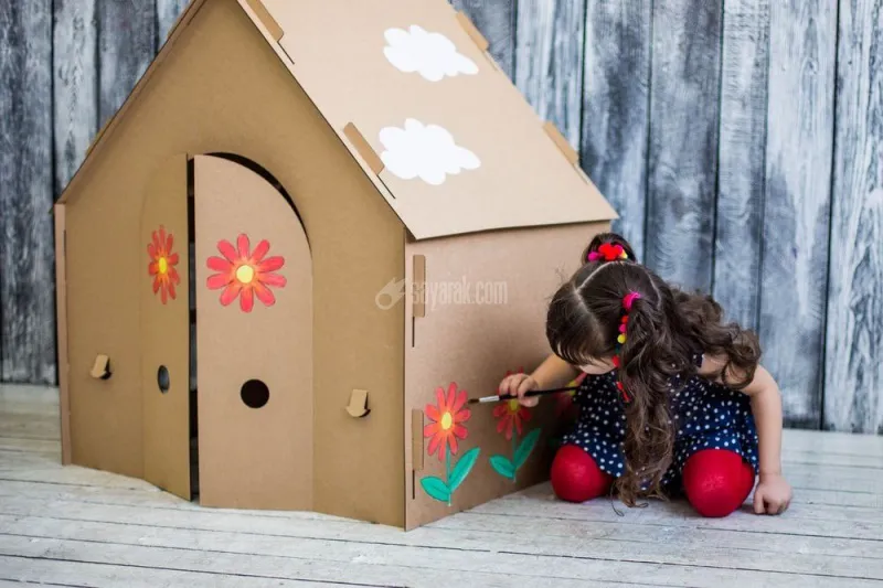 ساخت خانه کودک با مقوا