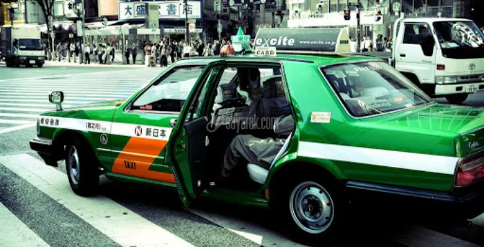 تاکسی با درب اتوماتیک در ژاپن