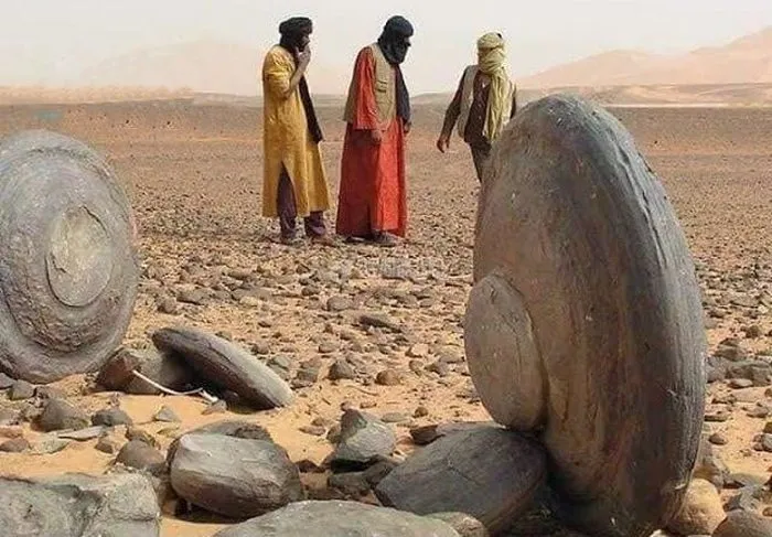 سنگ های زنده در صحرای لیبی